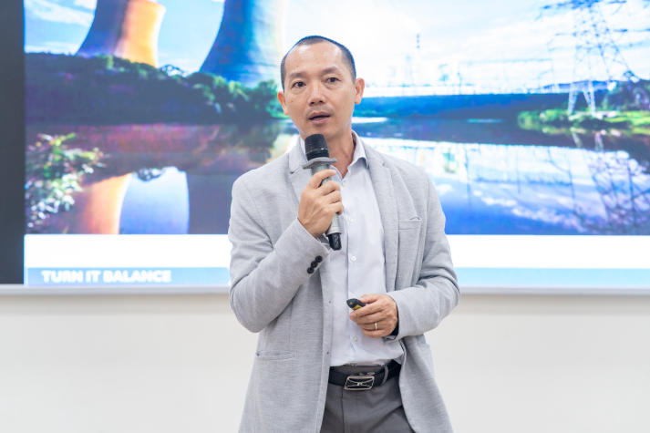 Sinh viên Viện Kỹ thuật tiếp cận công nghệ Digital Twin và xu hướng chuyển đổi số ngành điện 24