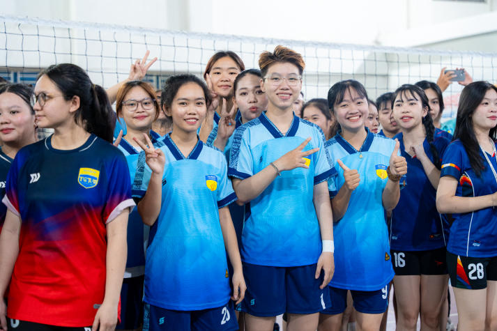 Chung kết Bóng chuyền nữ HUTECH GAMES 2026: Ngôi vương gọi tên Khoa Marketing - Kinh doanh quốc tế 21