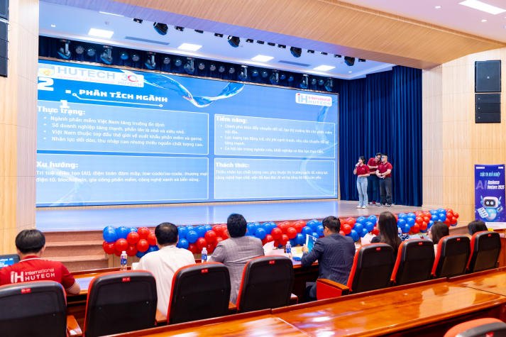 Bí quyết giúp sinh viên HUTECH tự tin truyền đạt ý tưởng, làm chủ sân khấu 122