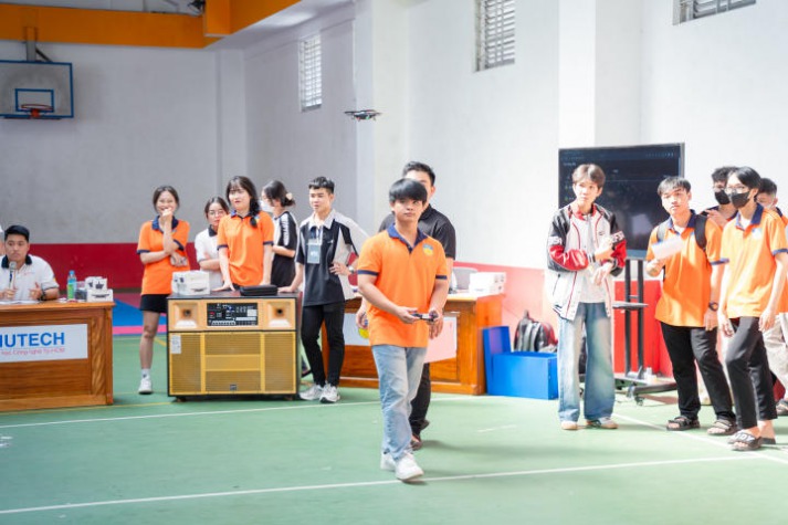 Sinh viên VKIT tranh tài điều khiển Drone tại cuộc thi Drone Racing "Đường đua ánh sáng" 55