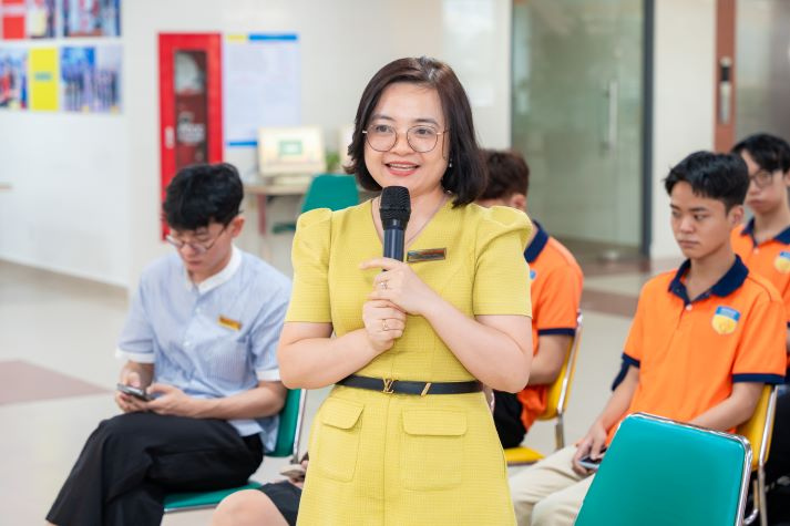 Viện Khoa học Ứng dụng tiếp nhận bộ sách chuyên sâu về chăm sóc da từ Doctor Acnes 72