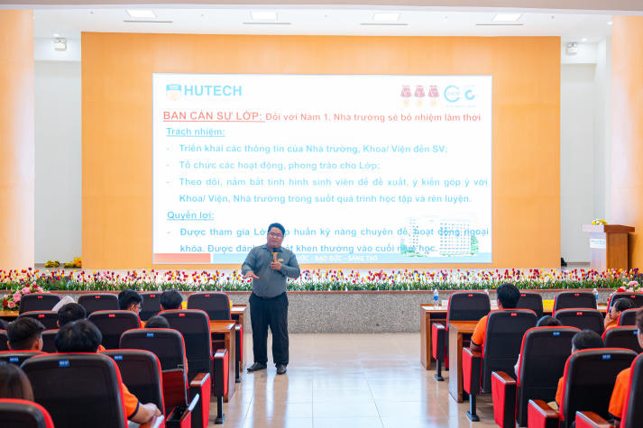 Hành trang quan trọng để tân sinh viên HUTECH tự tin bước vào giảng đường đại học sẽ có tại buổi Sinh hoạt đầu khoá sắp tới 32
