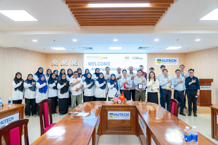 Ampangan Vocational College visits HUTECH and tours facilities at Saigon Hitech Park Campus 44