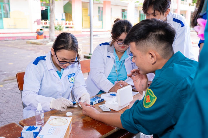 Sinh viên Khoa Điều dưỡng và Xét nghiệm lan tỏa yêu thương qua loạt hoạt động thiện nguyện 117