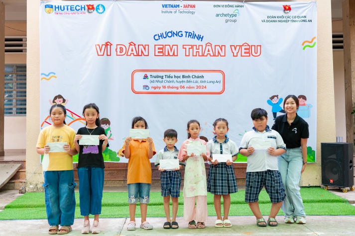 Viện Công nghệ Việt - Nhật HUTECH lan tỏa yêu thương tại tỉnh Long An 89