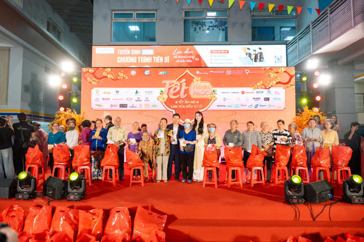 HUTECH chung tay lan tỏa yêu thương tại chương trình “Tết hạnh phúc - Mùa 4” 42