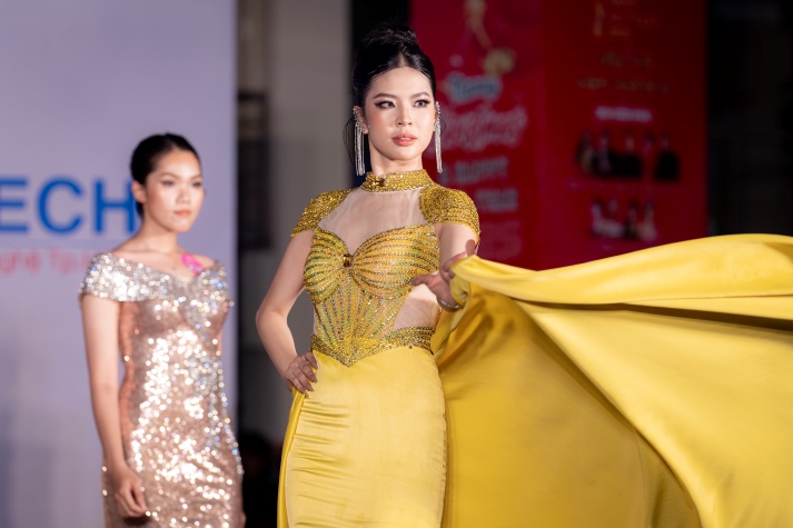 [Video] Tỏa sáng trong phần thi Miss Fashion, thí sinh Miss HUTECH 2025 “gây bão” trên sàn runway 87