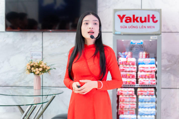 Sinh viên Công nghệ sinh học khám phá “hệ sinh thái lợi khuẩn” hiện đại tại Nhà máy Yakult Việt Nam 26