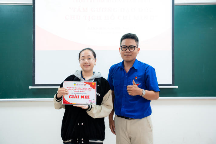 “Sáng mãi gương Người” - thắp sáng lý tưởng đẹp trong sinh viên HUTECH 77