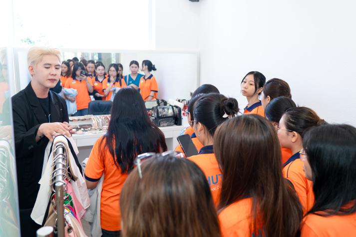 Sinh viên Công nghệ thẩm mỹ khám phá hệ sinh thái nghề tóc tại HAEU Salon 31
