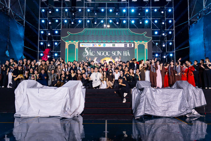 Sinh viên HUTECH thắp sáng niềm tự hào Việt qua chuỗi đồ án nghệ thuật hoành tráng 122