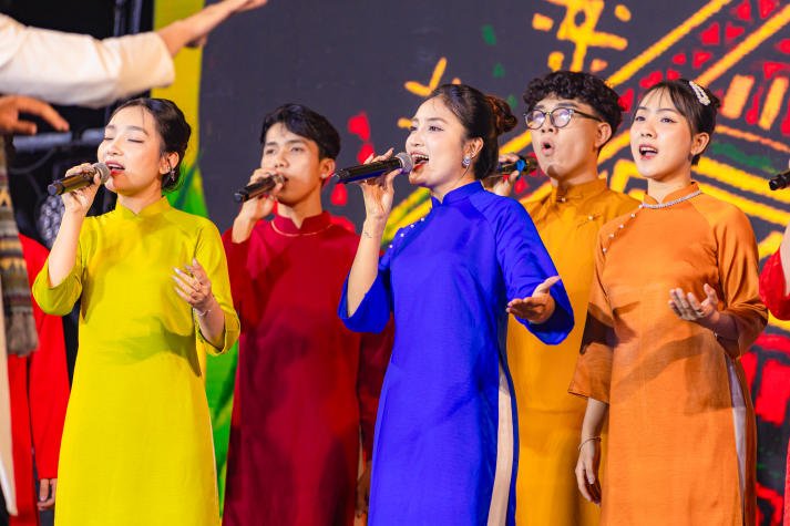 [Video] Âm vang Quốc kỳ: Sinh viên năm 2 Quản trị sự kiện tổ chức concert quy mô, chạm đến trái tim khán giả 31