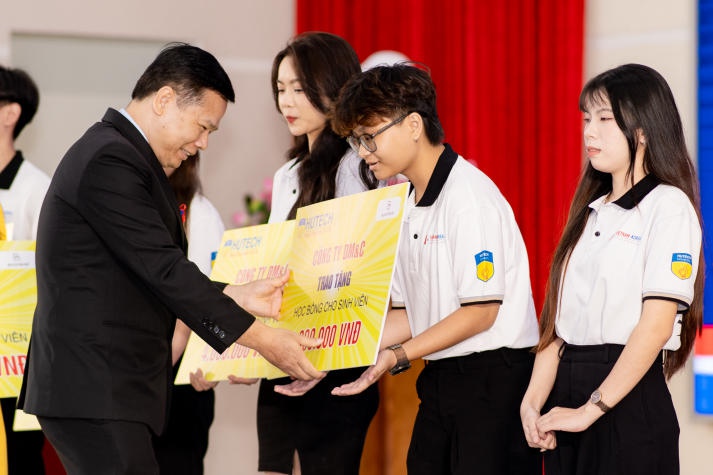 [Video] “Choáng ngợp” trước hơn 1.500 cơ hội việc làm cho sinh viên HUTECH tại “KOREA JOB FAIR 2024” 143