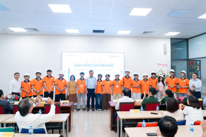 [Video] Khoa Kiến trúc - Xây dựng tiếp lửa động lực cho tân sinh viên K26 99
