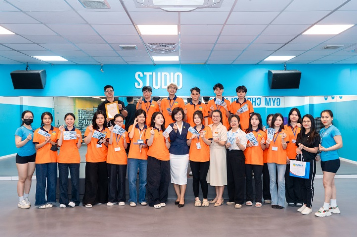 Khơi nguồn tư duy ngành nghề của sinh viên ngành Marketing từ chuyến tham quan tại The New District 42