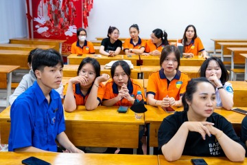 Sinh viên Khoa Trung Quốc học tranh tài sôi nổi tại cuộc thi tài năng Hán ngữ  “Tôi là ai - 我是谁” 43