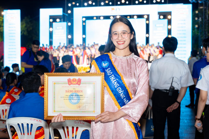 44 Sinh viên 5 tốt hai năm liên tục của HUTECH nhận Bằng khen của Chủ tịch UBND Thành phố 662