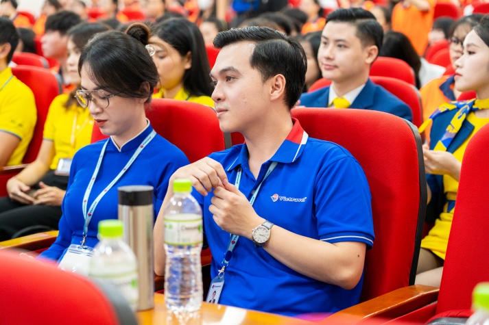 [Video] CEO Nguyễn Quốc Kỳ kể chuyện chinh phục ước mơ cùng sinh viên HUTECH 175