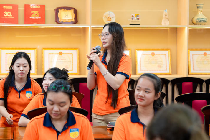 Một giọt tinh dầu, cả một quy trình khoa học qua lăng kính sinh viên Công nghệ sinh học 33