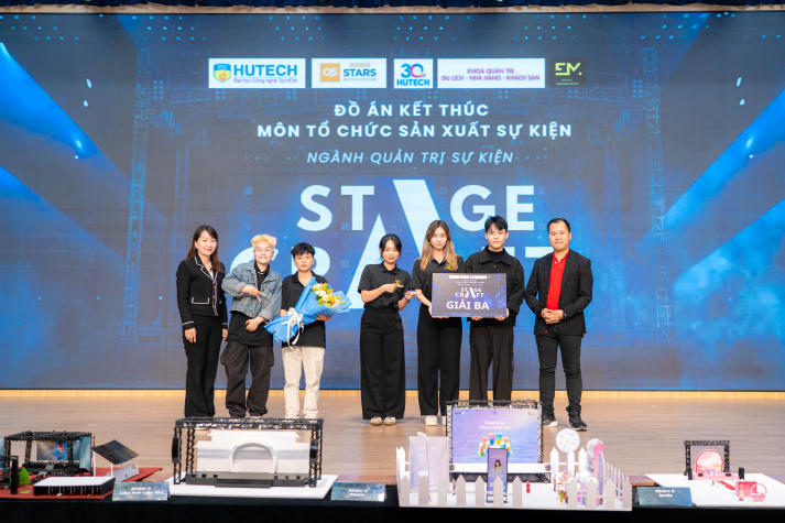 “Phù thủy sân khấu” HUTECH hiện thực hóa ý tưởng thành mô hình sân khấu sống động 104