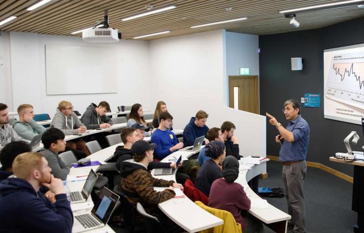 Học chuẩn Anh Quốc tại HUTECH cùng chương trình Cử nhân UWE Bristol 37