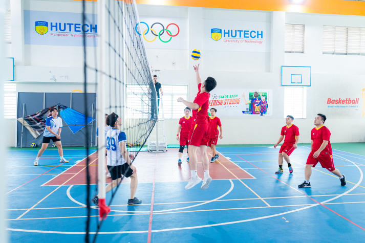 [Hội thao CB-GV-NV HUTECH 2025]: Bóng chuyền nam xác định 4 cái tên tiến vào Bán kết 112