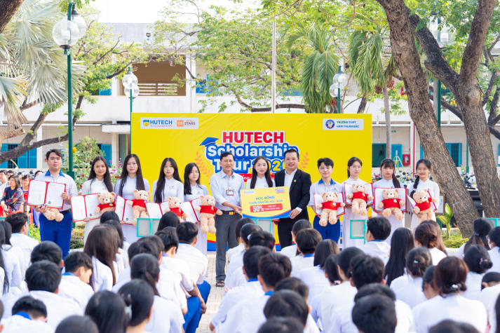 [Ảnh] HUTECH Scholarship Tour 2026 “phủ sóng” học bổng xuyên Việt,  tiếp sức sĩ tử chạm tương lai 209