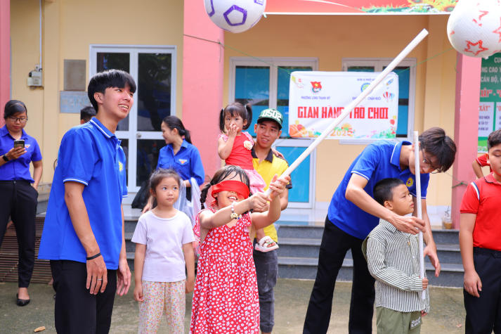 Sinh viên Khoa Thú y - Chăn nuôi tiếp lửa yêu thương tại Ngày hội thiếu nhi phường Long Thạnh Mỹ (TP. Thủ Đức) 42