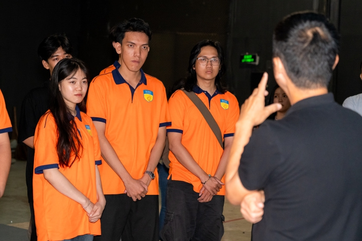 Sinh viên Công nghệ điện ảnh, truyền hình tìm hiểu quy trình sản xuất phim tại HKFilm Studio 69