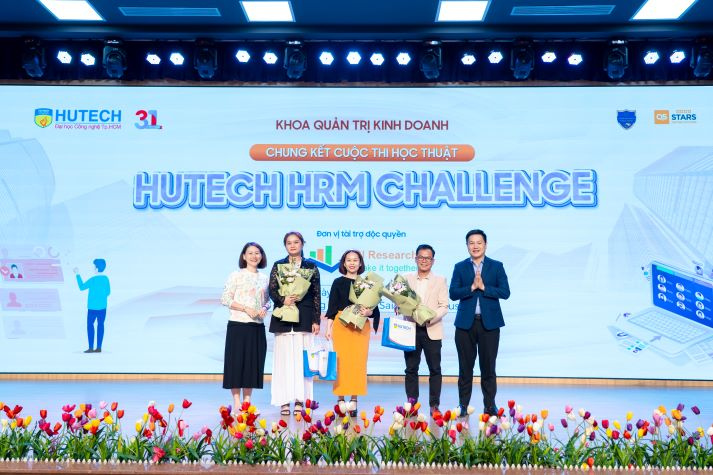 [Video] Khi sinh viên HUTECH “vào vai” chuyên gia nhân sự 17