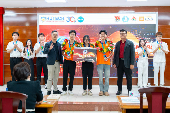 “Mầm Xanh” chiến thắng thuyết phục tại cuộc thi The Next-Gen Creators 2025 của Khoa Marketing - Kinh doanh quốc tế 182