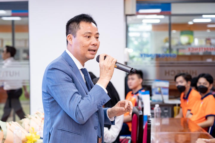 Tân sinh viên HUTECH cùng MC Trác Thuý Miêu bàn chuyện “Làm gì để thích nghi với môi trường Đại học” 104