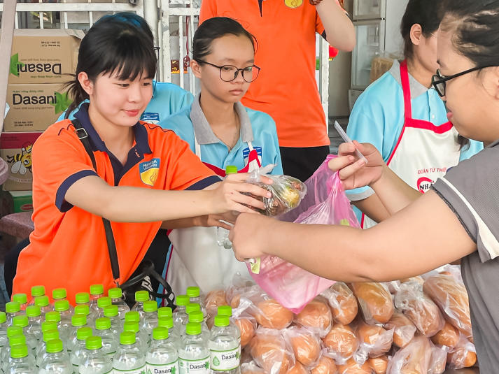Sinh viên Khoa Điều dưỡng - Kỹ thuật y học trao yêu thương, lan tỏa trách nhiệm đến cộng đồng 36