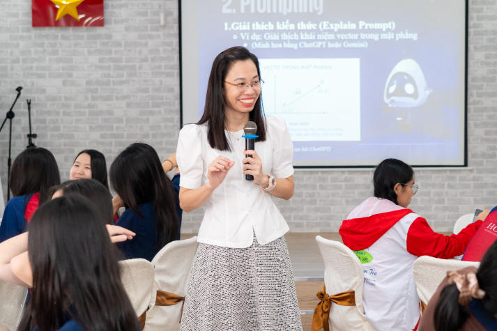 Học sinh THPT khám phá ứng dụng AI và định hướng tương lai cùng I-HUTECH 45