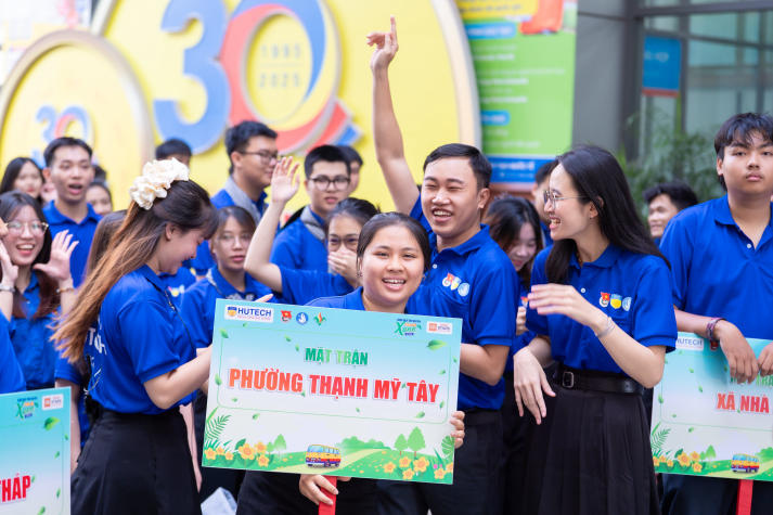 Lễ ra quân Mùa hè xanh HUTECH 2025: Sắc áo xanh tình nguyện vì cộng đồng 85