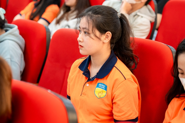 HUTECH-ers nắm bắt cơ hội thử sức đầu tư chứng khoán tại RongViet Invest 2025 19