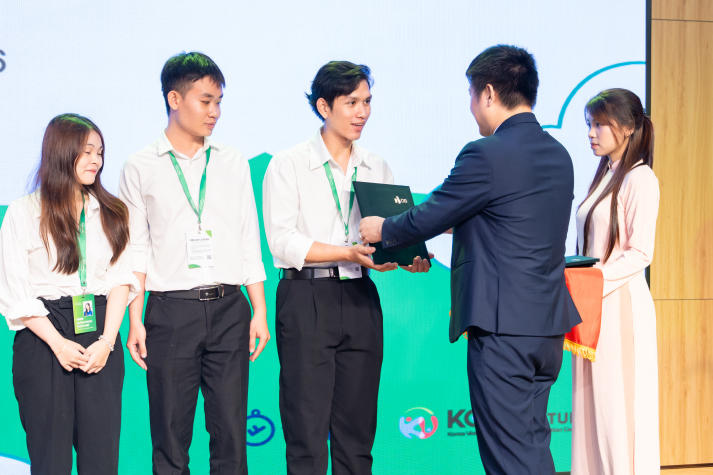 DB Dream Leader mùa 3 trao 25 suất học bổng cho sinh viên HUTECH 28