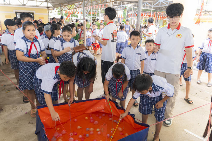 Chi bộ 17 mang “Trung thu cho em” ấm áp đến với thiếu nhi ở tỉnh Vĩnh Long 78