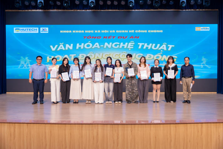 Khoa Khoa học Xã hội và Quan hệ Công chúng tôn vinh loạt dự án ý nghĩa của sinh viên 46