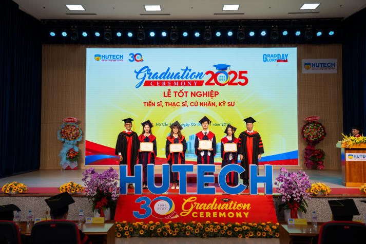[Video] Những khoảnh khắc tri ân đầy tự hào tại Lễ trao bằng tốt nghiệp đợt 2/2025 HUTECH 92