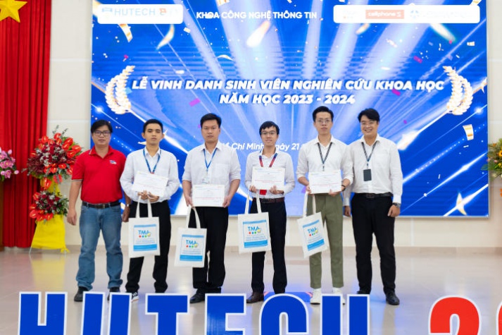 Khoa Công nghệ thông tin HUTECH tổng kết phong trào sinh viên và phát động phong trào năm học 2023-2024 143