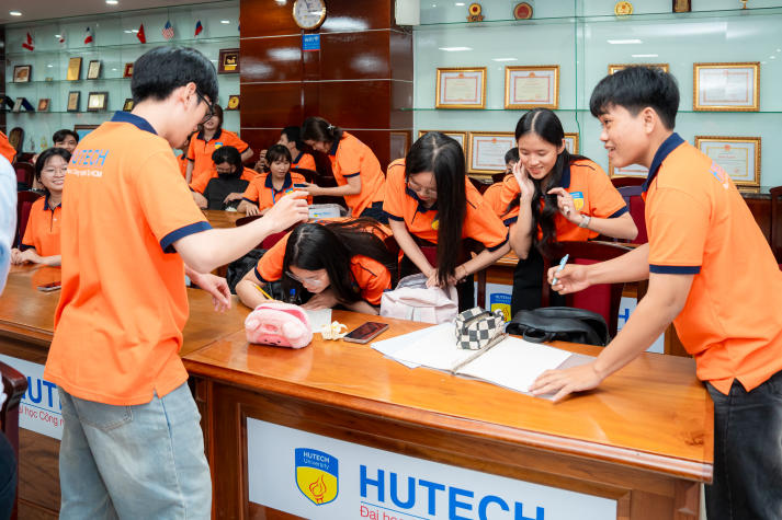 Tân sinh viên VKIT “bỏ túi” bí quyết chinh phục kỹ năng làm việc nhóm 69