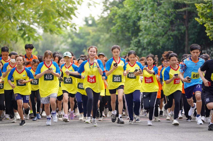[Video] Chịu chơi như sinh viên HUTECH: “Chạy show” hết học thuật lại tới văn hóa, nghệ thuật, thể thao 118