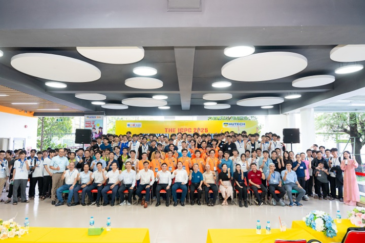 HUTECH hosts ICPC Vietnam 2025, preparing for ICPC Asia HoChiMinh City this December 9