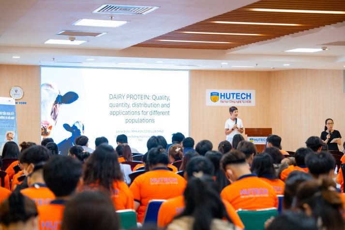 ​Sinh viên Viện Khoa học Ứng dụng HUTECH học cùng chuyên gia Hoa Kỳ về nguyên liệu bơ sữa 79