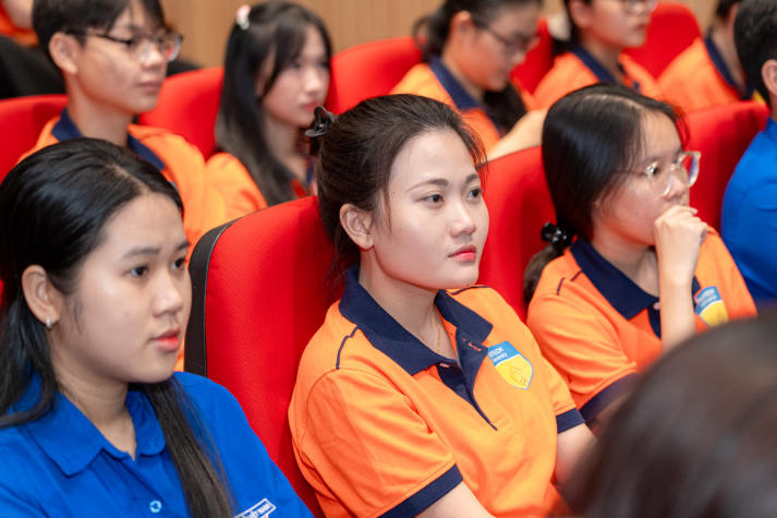 Tuổi trẻ HUTECH góp sắc màu đẹp mừng 136 năm Ngày sinh Chủ tịch Hồ Chí Minh 16