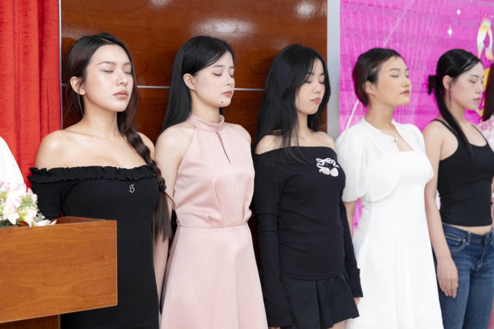 Thí sinh Miss HUTECH 2025 học tập kỹ năng trình diễn sân khấu và kiểm soát cảm xúc trước thềm Chung khảo 57