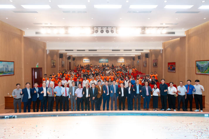 HUTECH Startup Wings 2026 officially kicks off, empowering the next generation of student entrepreneurs 128