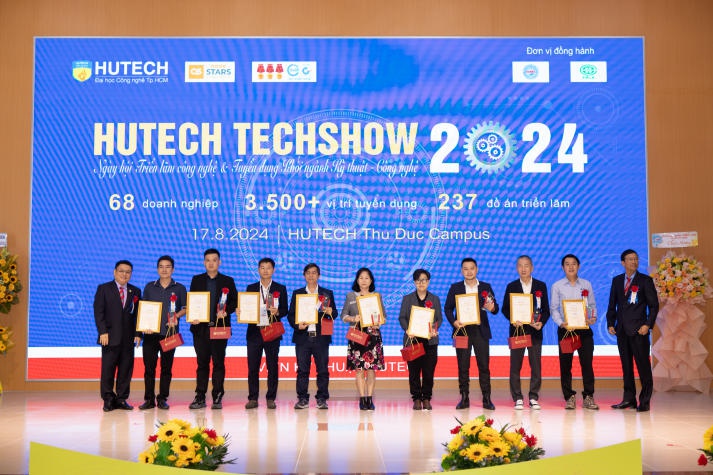 [Video] Sinh viên “khoe” hơn 200 đồ án tốt nghiệp ấn tượng trước doanh nghiệp tại HUTECH TECHSHOW 2024 160