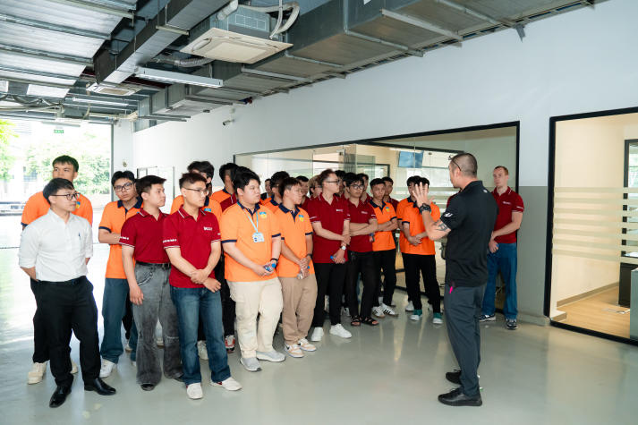 [Video] Sinh viên Công nghệ kỹ thuật ô tô khám phá công nghệ hiện đại tại Showroom Audi Tân Bình 34